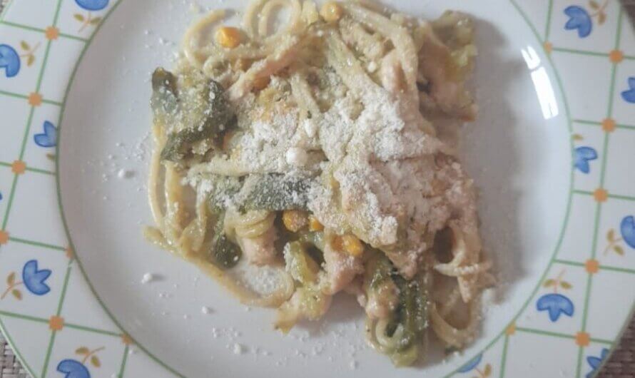 Pasta y pollo con rajas